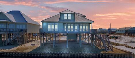 House, 5 Bedrooms | Exterior