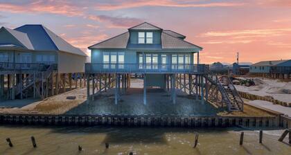 Tramarlis - Bright And Airy Bayfront Home. Enjoy Unobstructed Views And Amazing Fishing! 5 Bedroom Home by RedAwning