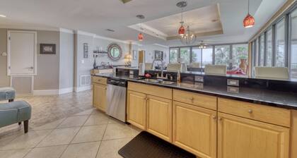 Holiday Isle Unit 122 - Ground Floor Corner Unit - Wrap Around Balcony - Extra Large Floor Plan! 3 Bedroom Condo by RedAwning