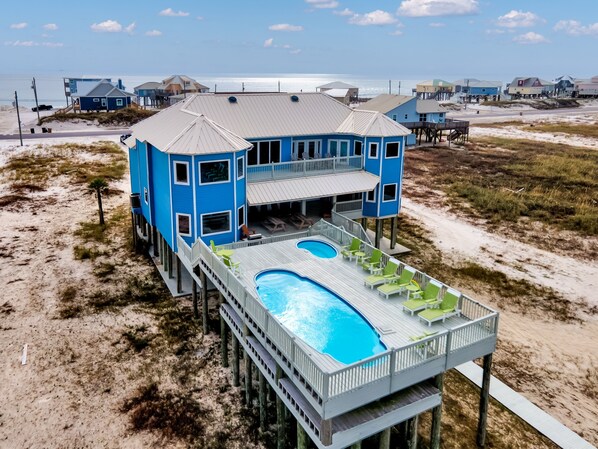 House, 6 Bedrooms | Exterior - Tidal Wave - Big And Bold Bayfront Beauty! Perfect For The Whole Family Or Even A Reunion! 6 Bedroom Home by RedAwning (Dauphin Island)