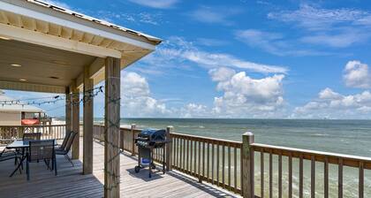 Southern Breeze - Gulf Front! Pet Friendly! Bring The Whole Family For Fun In The Sun! 4 Bedroom Home by RedAwning