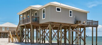 Southern Breeze - Gulf Front! Pet Friendly! Bring The Whole Family For Fun In The Sun! 4 Bedroom Home by RedAwning