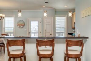 House, 4 Bedrooms | Private kitchen | Fridge, oven, stovetop, coffee/tea maker