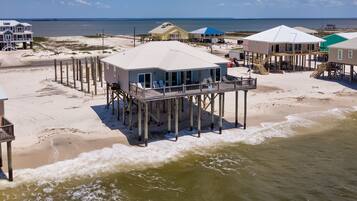 House, 4 Bedrooms | Beach | On the beach