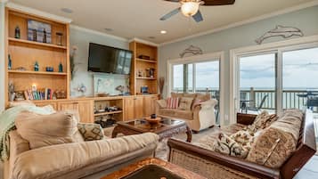 House, 4 Bedrooms | Living area