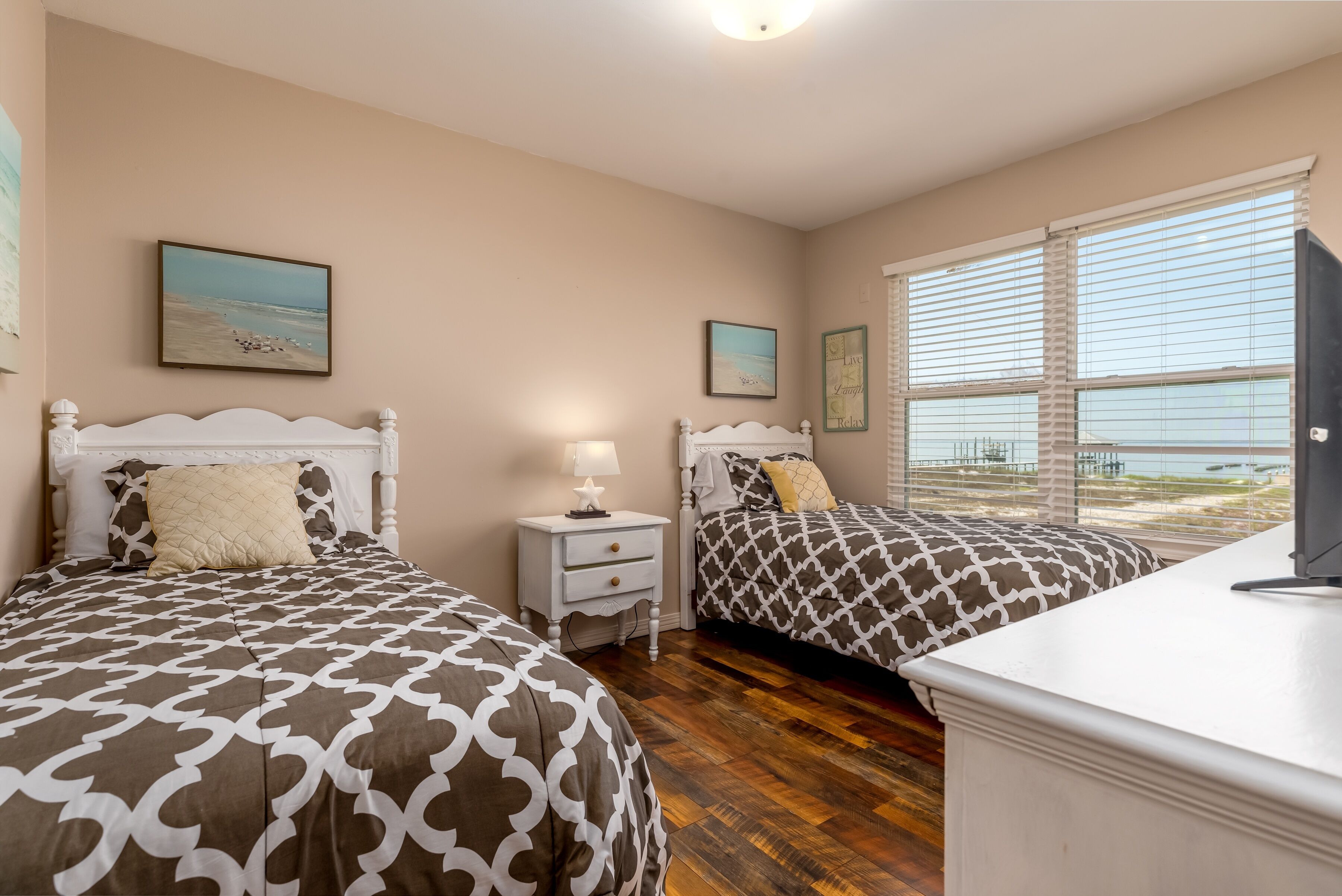 Tropical Paradise - North Side Beach Beauty! Pet Friendly - Swimming, Kayaking, Boating Or Fishing Are Just Steps Away! 4 Bedroom Home by Redawning