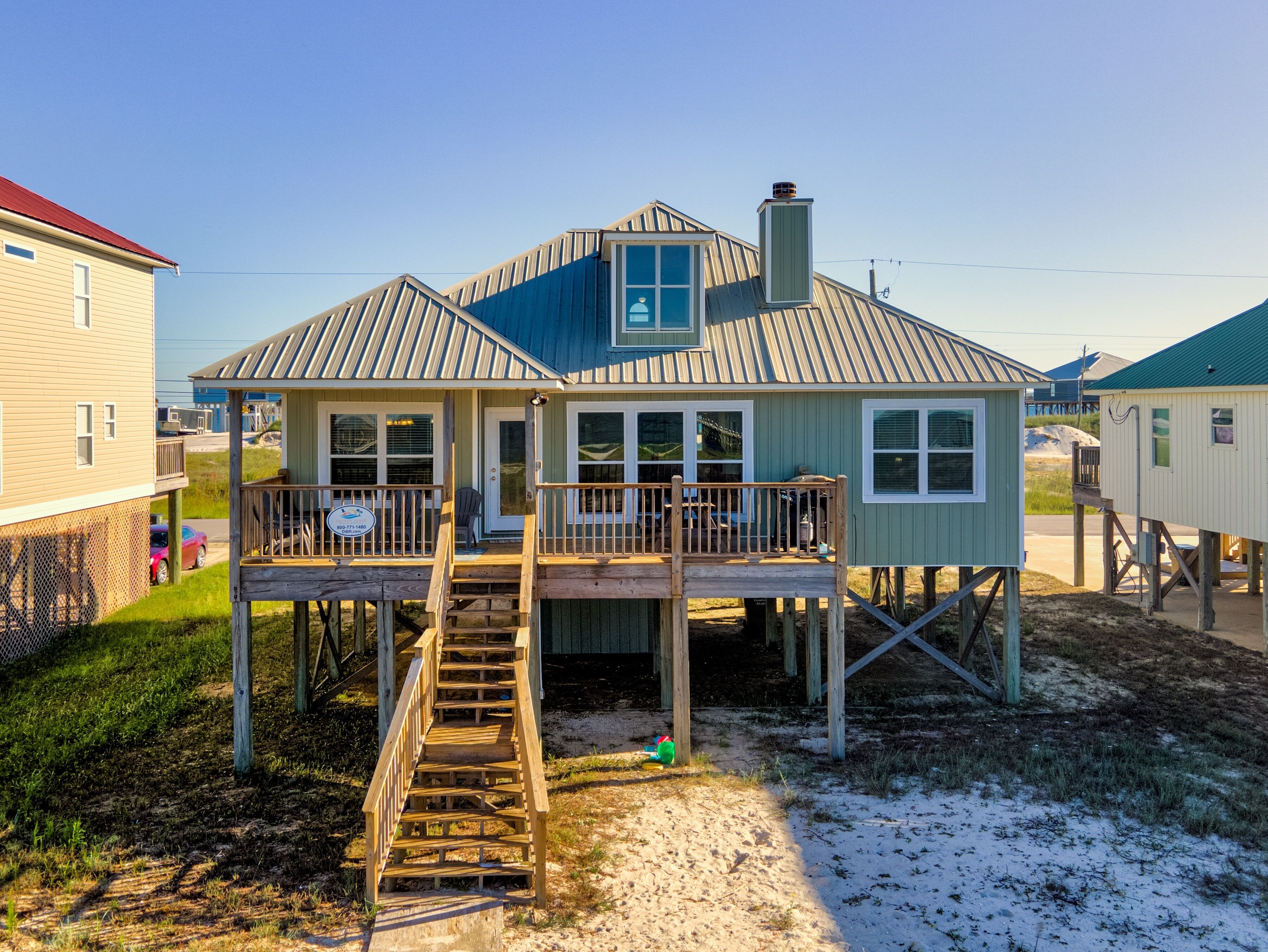 Tropical Paradise - North Side Beach Beauty! Pet Friendly - Swimming, Kayaking, Boating Or Fishing Are Just Steps Away! 4 Bedroom Home by Redawning