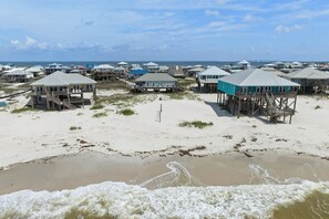 House, 3 Bedrooms | Beach