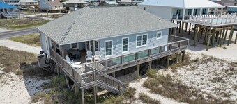 Island Sun - First Row Beach House! Fun And Games Galore - Including A Private Volleyball Pit! 3 Bedroom Home by RedAwning