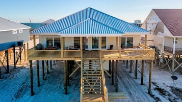 House, 5 Bedrooms | Pool