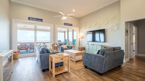 House, 5 Bedrooms | Living area