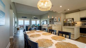 House, 5 Bedrooms | Dining