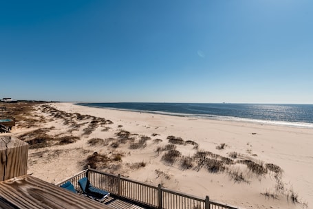 House, 5 Bedrooms | Beach | On the beach