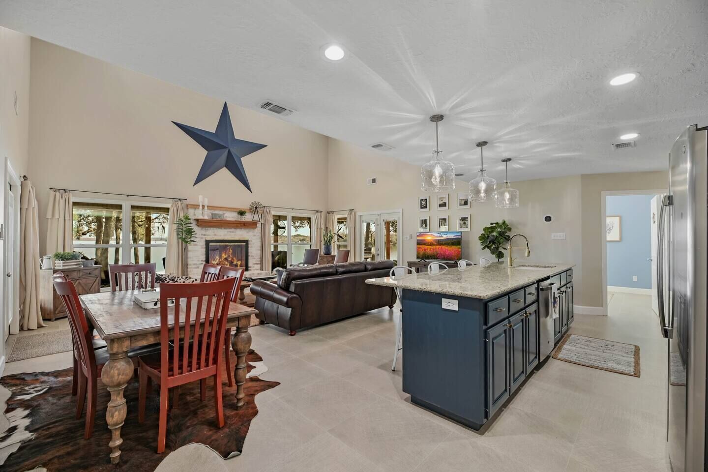 Lone Star Peninsula- Stunning Waterfront Retreat