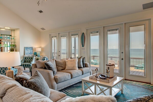 House, 4 Bedrooms | Living room | TV - Dauphin Charm - Gulf Front! Pet Friendly - Wrap Around Porch With Observation Deck And Outdoor Seating 4 Bedroom Home by RedAwning (Dauphin Island)