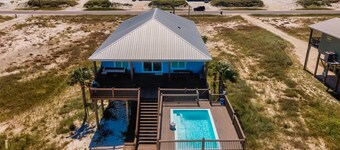 The Blue Crab, Bayfront 4 Bedroom Condo by the Beach, Private Pool by RedAwning