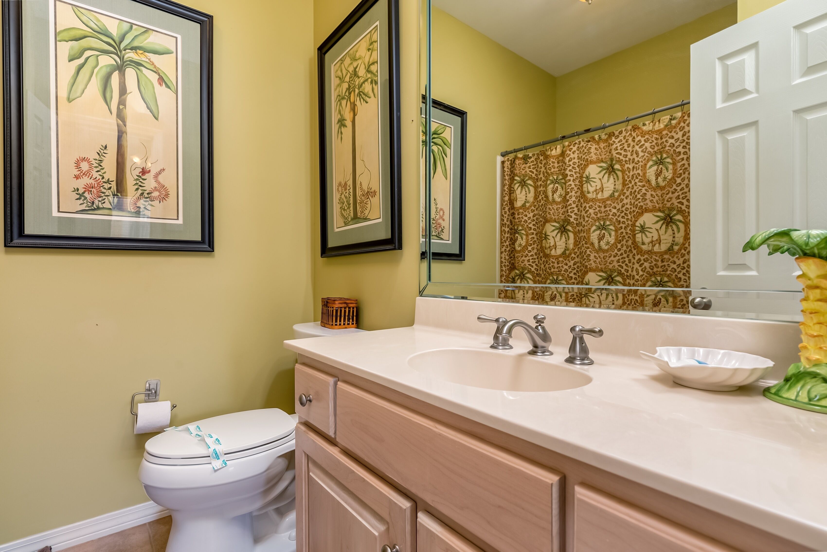 Beach Break - Pet Friendly! Relax With Friends, Family, And Mans Best Friend! 4 Bedroom Home by Redawning