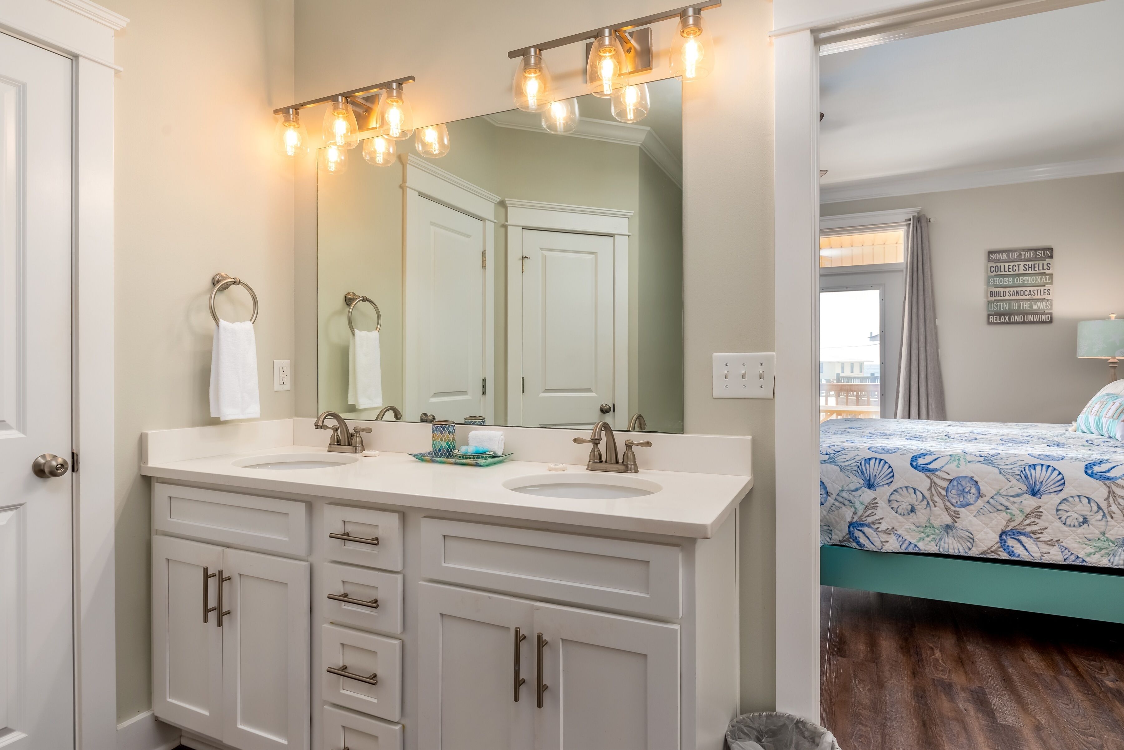 Seabatical - Gulf And Bay Views - Steps To The Water - Enjoy A Family Dinner After A Great Day On The Beach! 3 Bedroom Home by Redawning