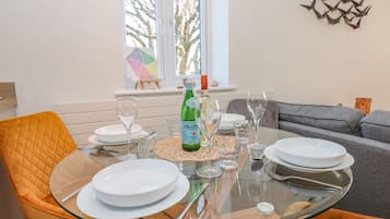 Cottage | Private kitchen | Fridge, dishwasher, electric kettle, toaster