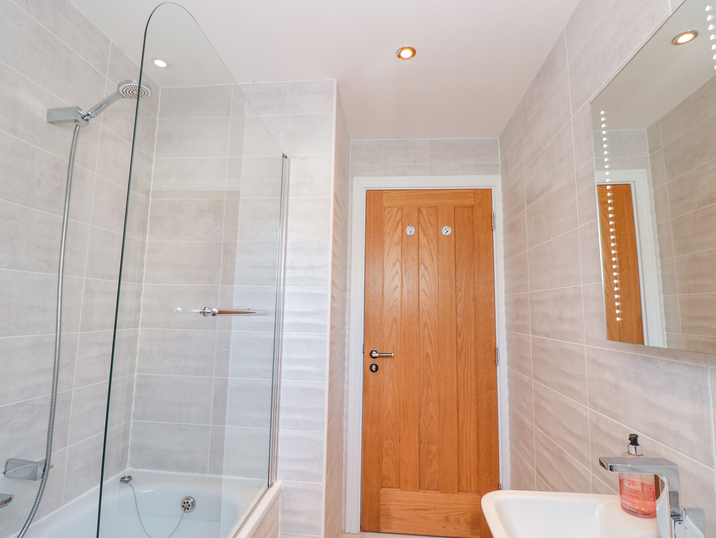 Cottage | Phòng tắm | Buồng tắm vòi sen 