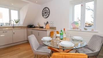 Cottage | Private kitchen | Fridge, microwave, dishwasher, electric kettle