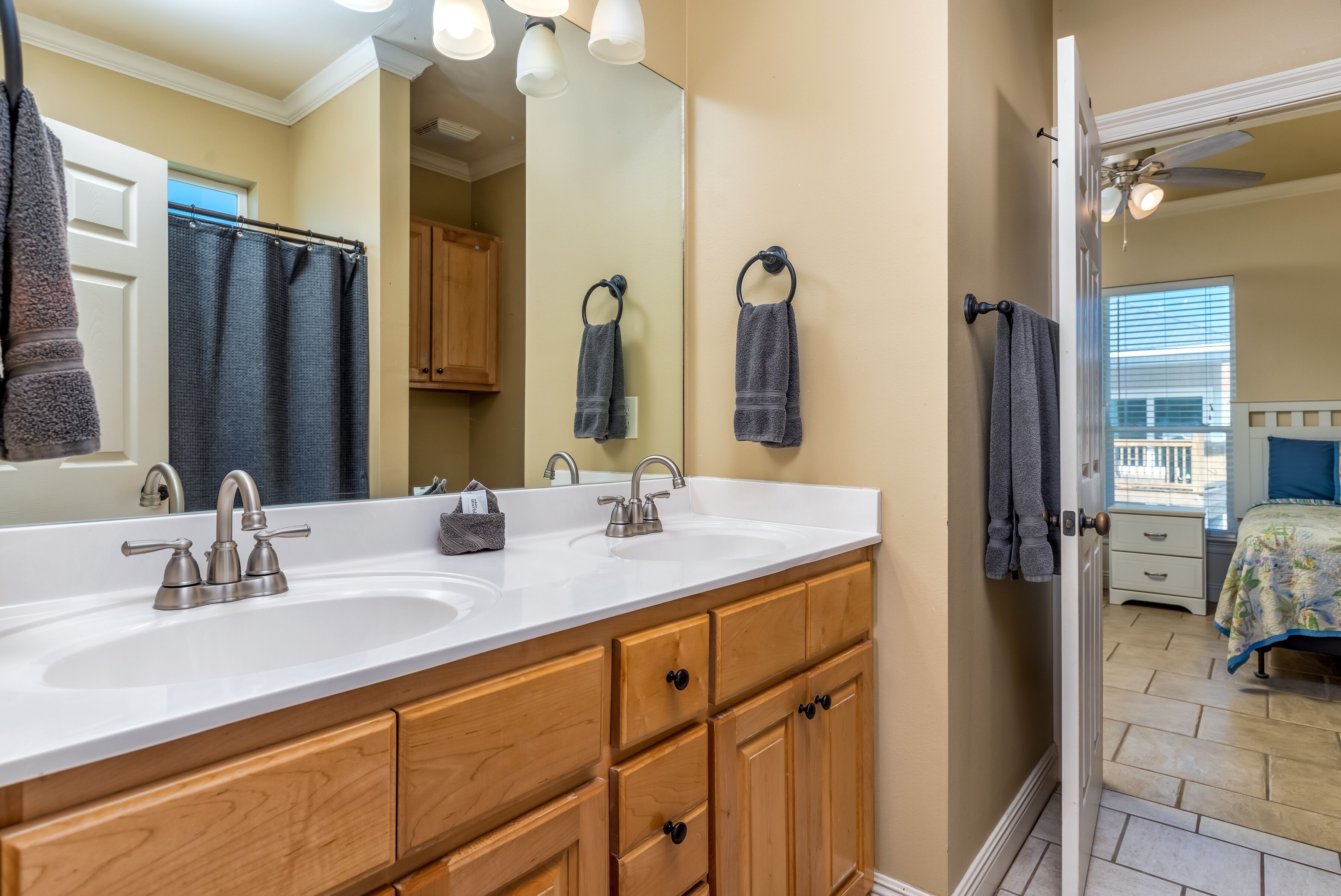 Keywester - Beachfront! Pet Friendly! Sit On The Back Deck And Listen To The Waves Crash. 4 Bedroom Home by Redawning