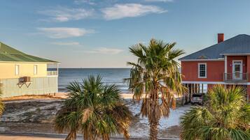 House, 6 Bedrooms | Exterior