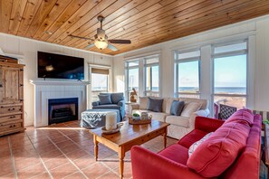 House, 4 Bedrooms | Living area