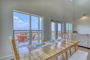 House, 4 Bedrooms | Private kitchen | Fridge, coffee/tea maker, paper towels, dining tables