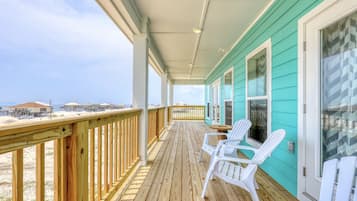 House, 4 Bedrooms | Terrace/patio