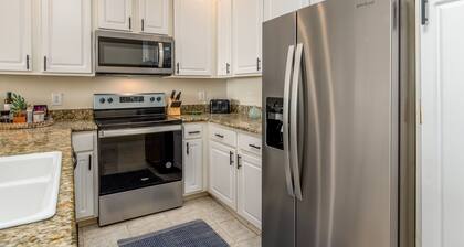Rambl One - Gulf Facing - Beach Club Amenities Including Two Pools And A Boardwalk! Recently Remodeled And Refurnished 3 Bedroom Condo by RedAwning