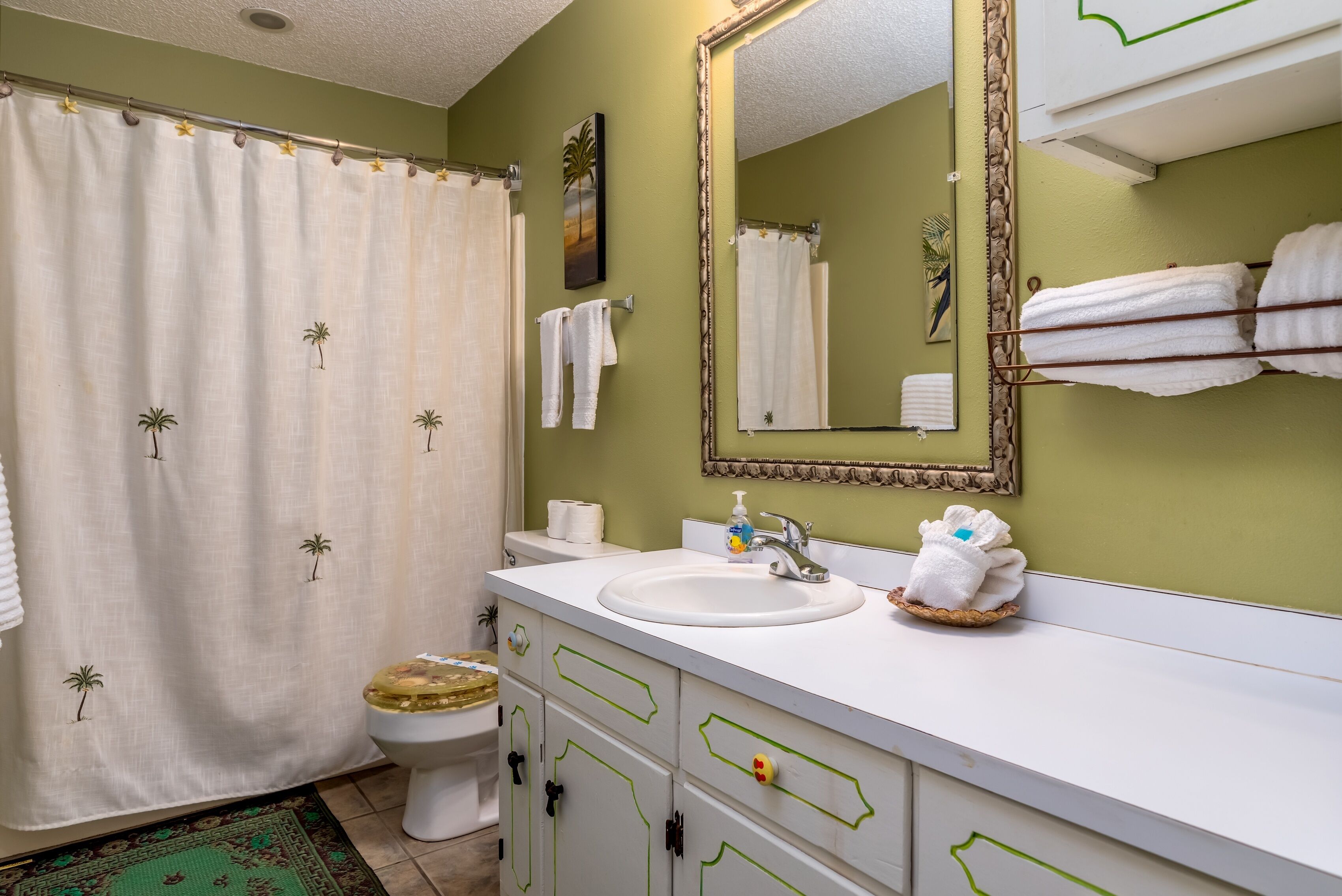 Beach Boho - Pet Friendly! Prime Location Close To The Bird Sanctuary, Bike Path, Billy Goat Hole Boat Launch As Well As The Mobile Bay Ferry! 2 Bedroom Apts by Redawning