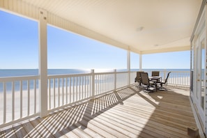 Maison, 3 chambres | Balcon