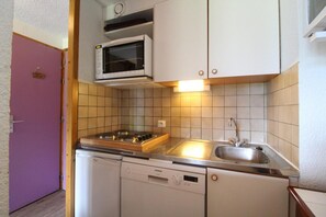Fridge, microwave, oven, dishwasher - 300m from resort center, 3rd floor, balcony, tv, ski locker, 53m², Val Cenis (Termignon)