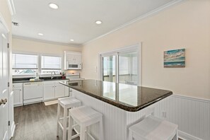 Casa, 6 quartos | Cozinha privada | Geladeira, fogão, cooktop, cafeteira/chaleira