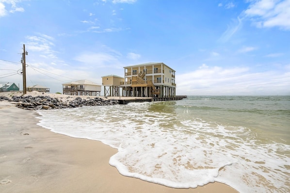 House, 6 Bedrooms | Beach