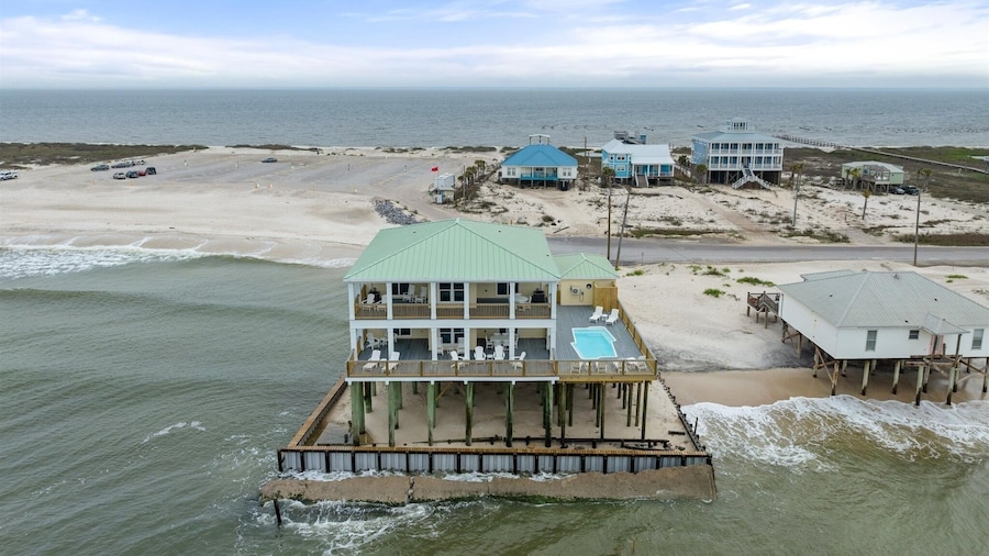 Shamrock Shores - Gulf Front West End Pet Friendly Property With Room For Everyone. 3 Master Suites! 6 Bedroom Home by RedAwning