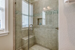 Bathroom - Pelicans Perch - Half Acre Private Lot Directly On The Gulf Of Mexico. The Perfect Setting For Life Long Family Memories! 4 Bedroom Home by RedAwning (Dauphin Island)