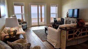 House, 4 Bedrooms | Living area | Flat-screen TV