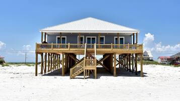 House, 4 Bedrooms | Exterior