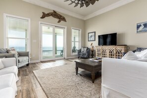 House, 4 Bedrooms | Living area