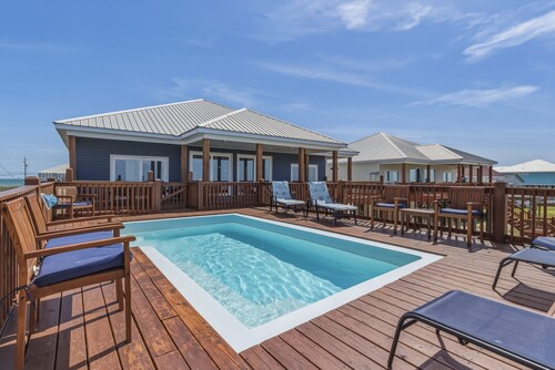 Blue Oasis - Private Backyard Beach - Pool, Hammocks, Kayaks, Even Crab Traps So You Can Catch Dinner! 5 Bedroom Home by RedAwning
