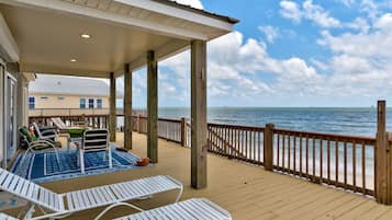 House, 4 Bedrooms | Balcony