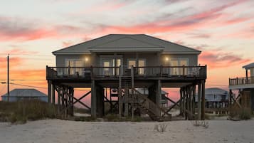 House, 4 Bedrooms | Exterior