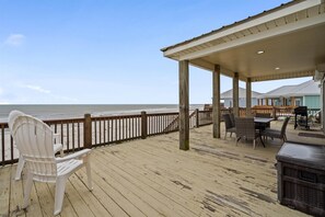 Outdoor dining - Off The Hook - Very Private Lot With Amazing Gulf Views Perfect For Your Family Beach Vacation 4 Bedroom Home by RedAwning (Dauphin Island)