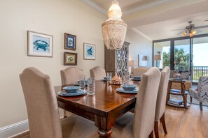 Condo, 2 Bedrooms | Dining