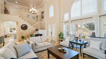 Televisio, takka, työhuone