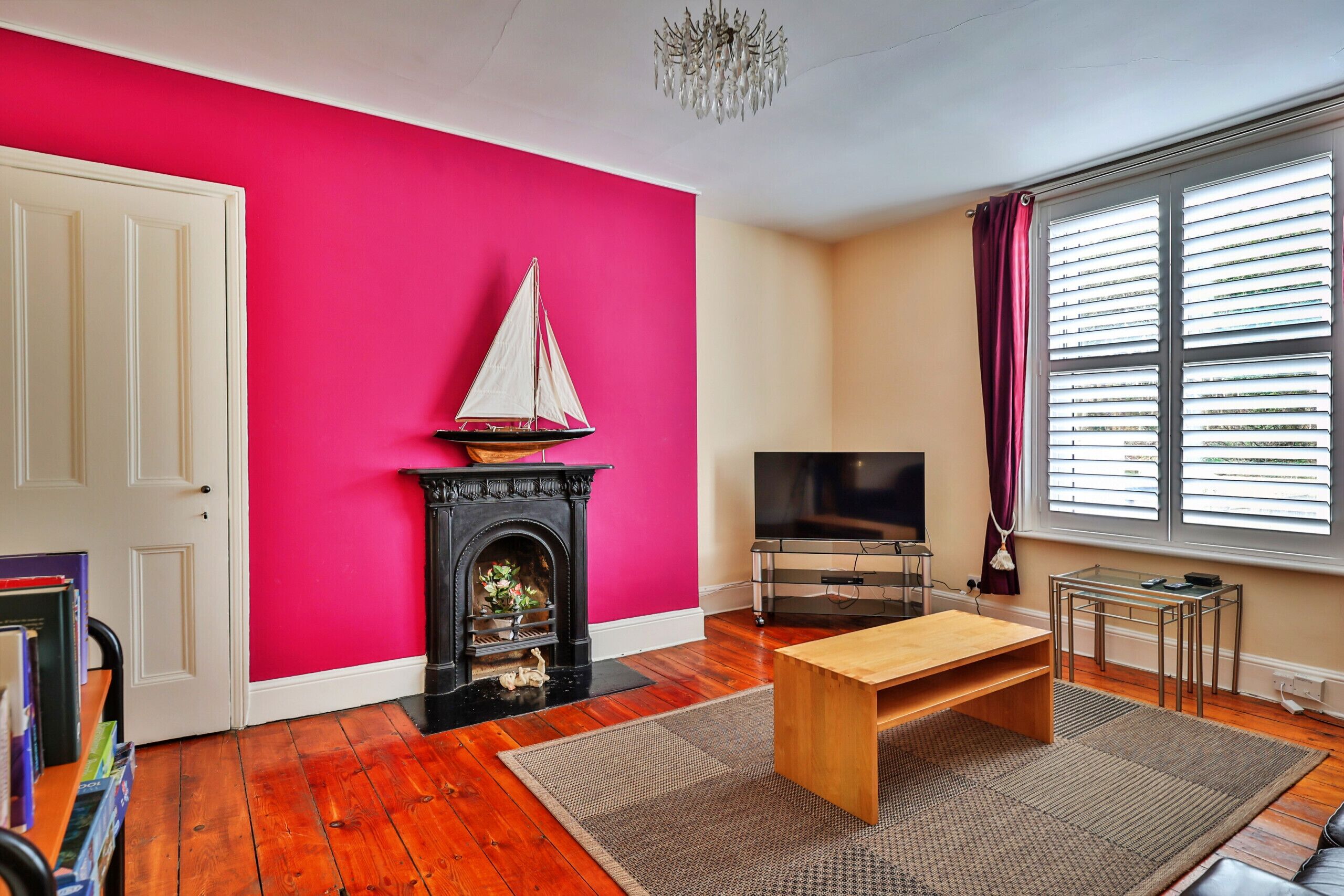 Smart TV, fireplace, DVD player