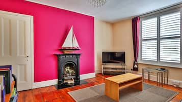 Smart TV, fireplace, DVD player