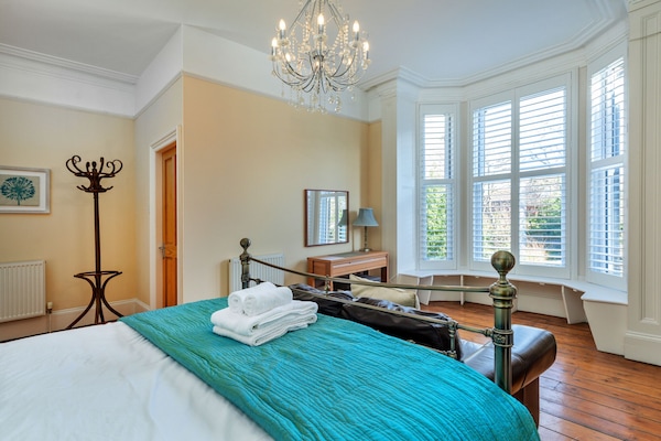 5 bedrooms, free WiFi, bed sheets